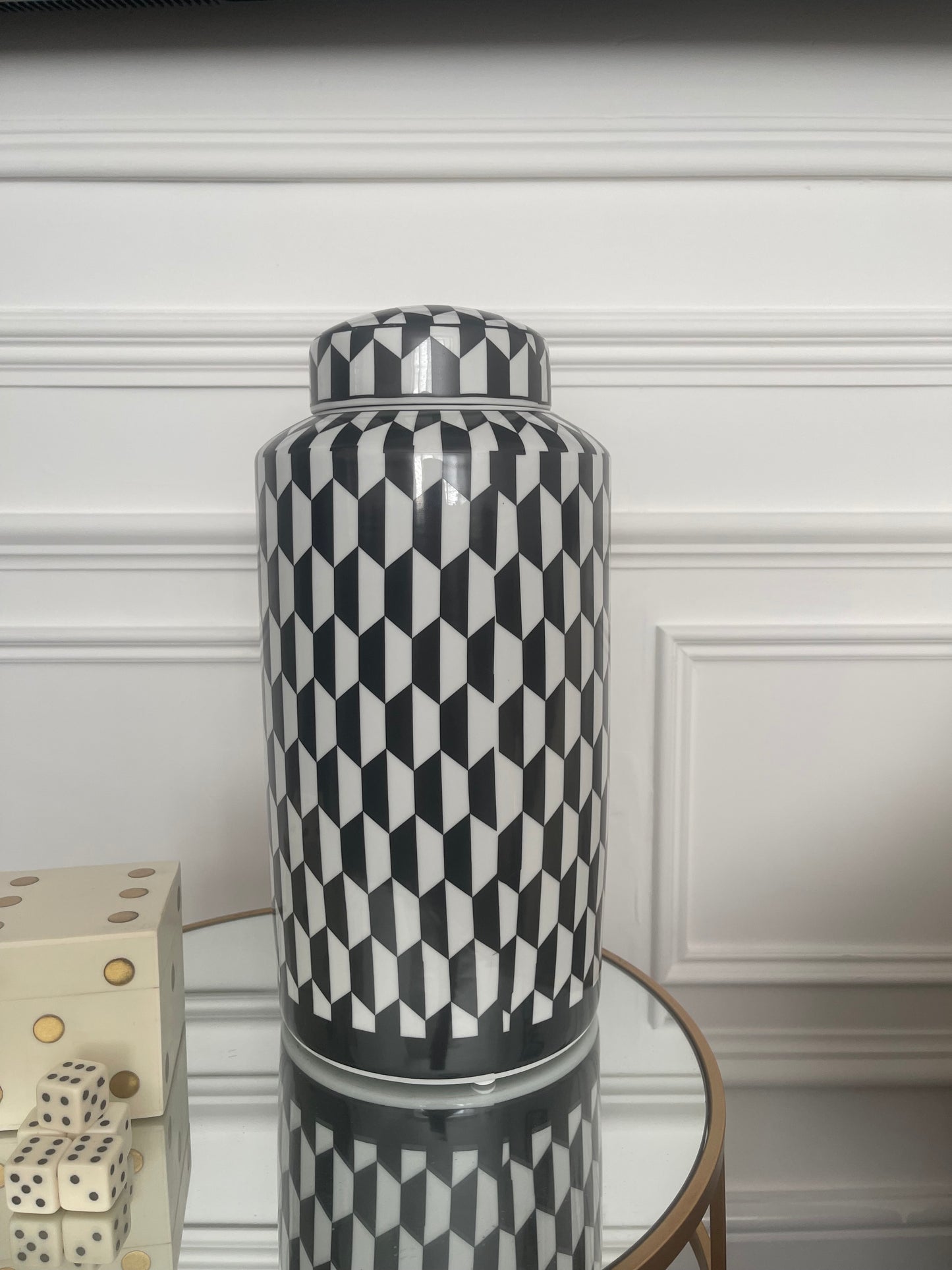 Black & white round jar large