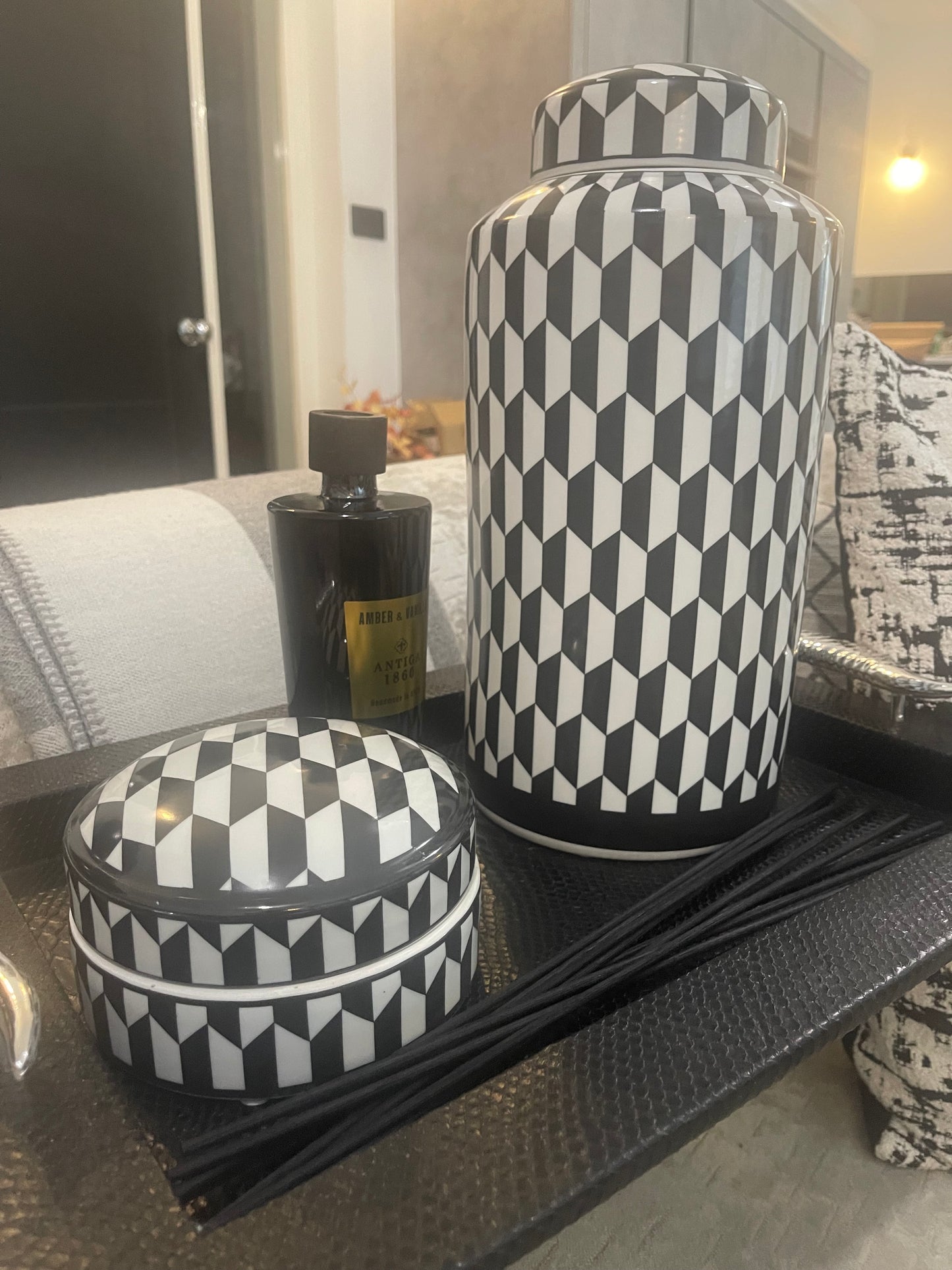 Black & white trinket box