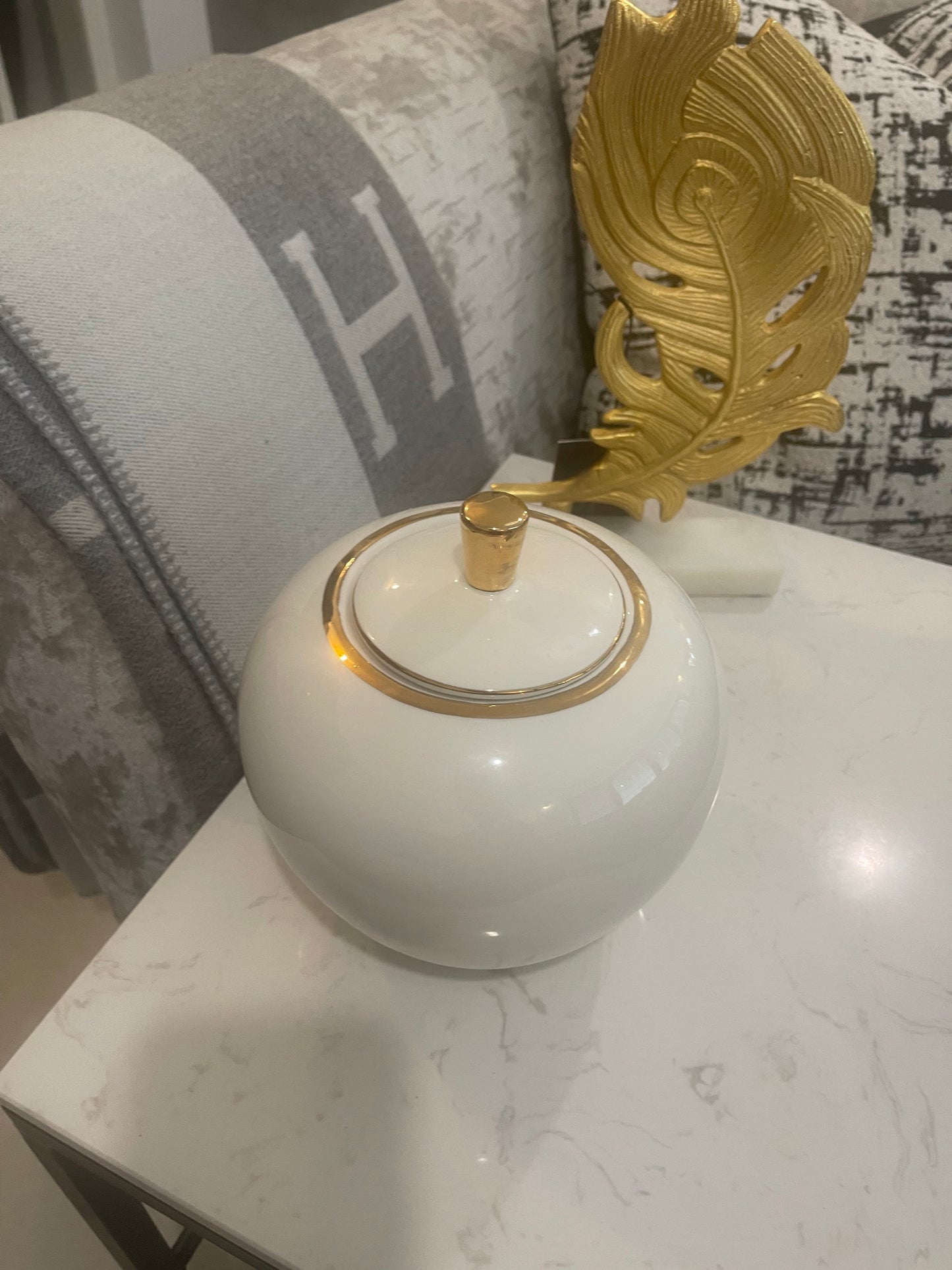 Apple vase