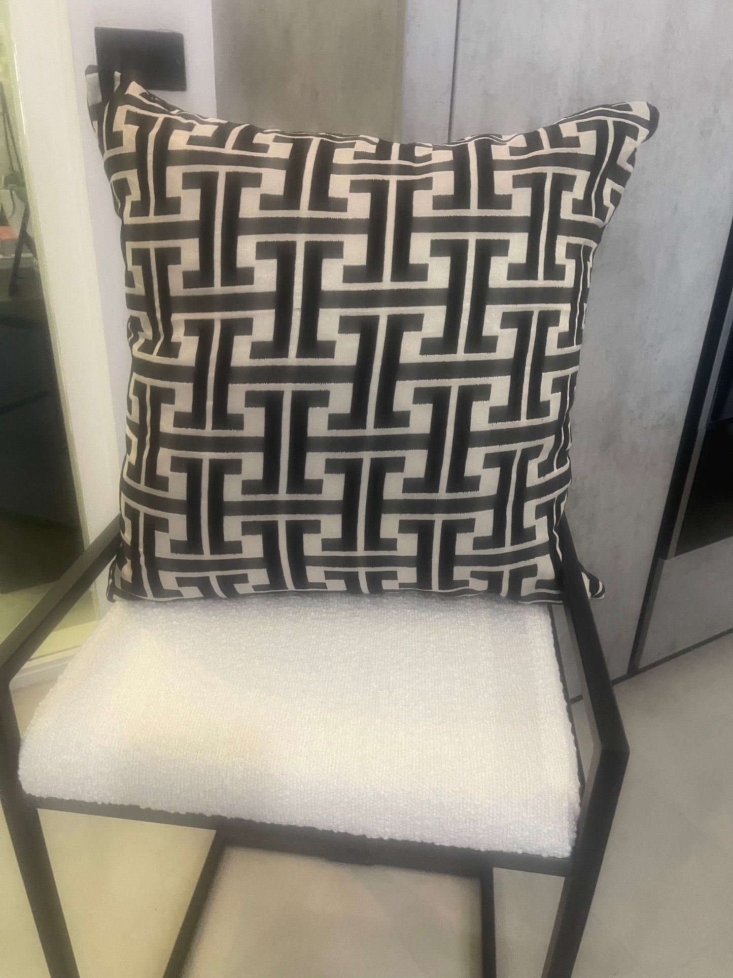 Black & grey maze