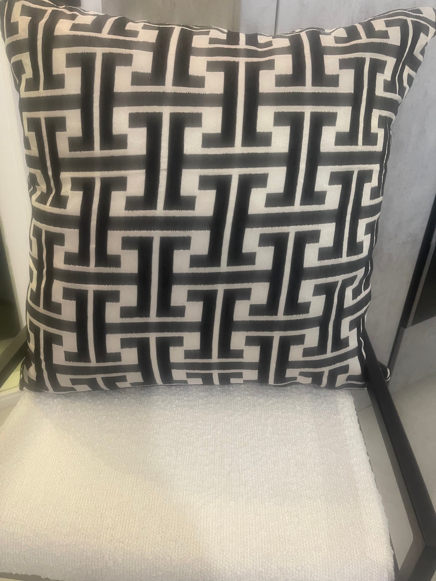 Black & grey maze