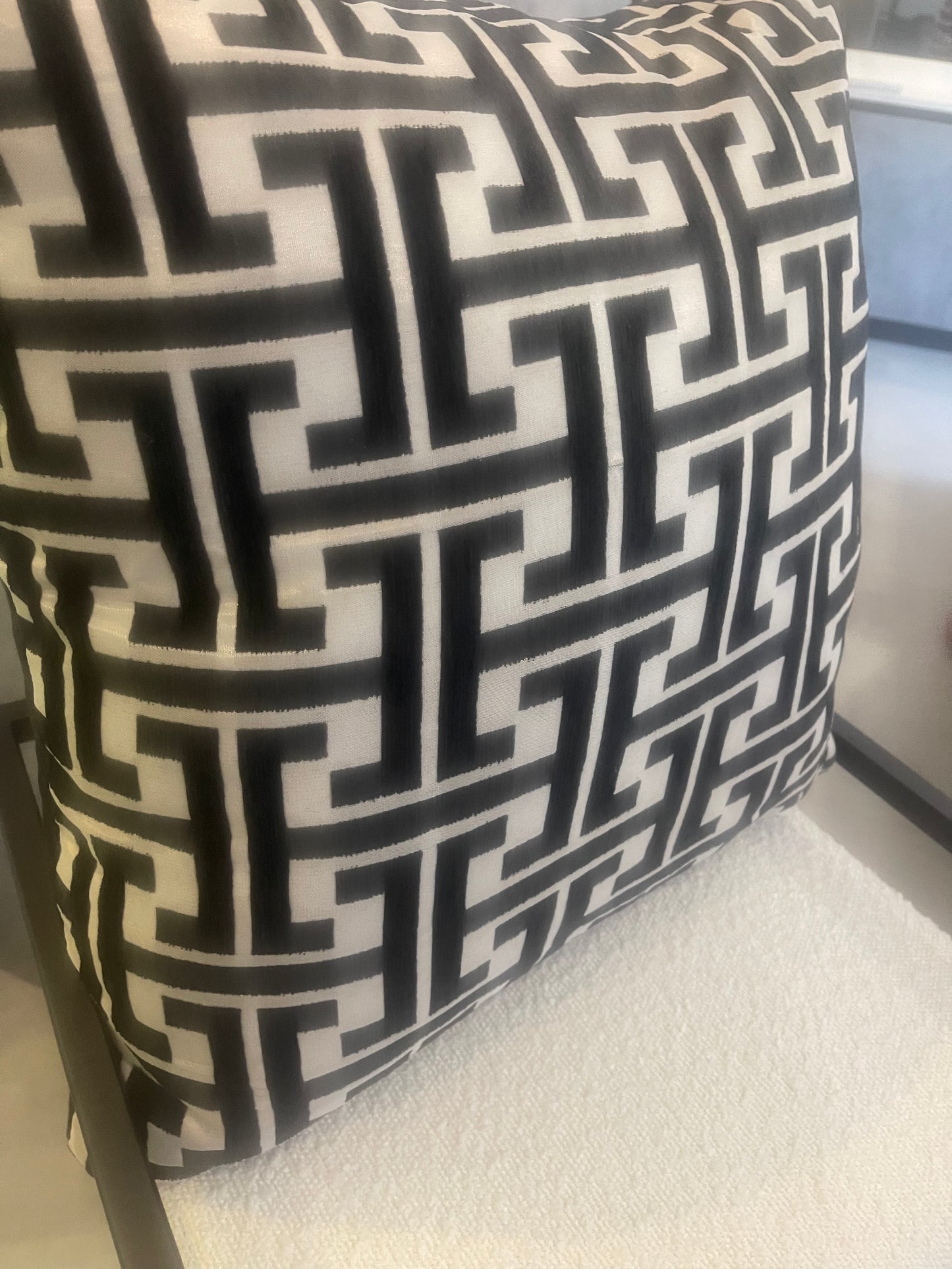 Black & grey maze