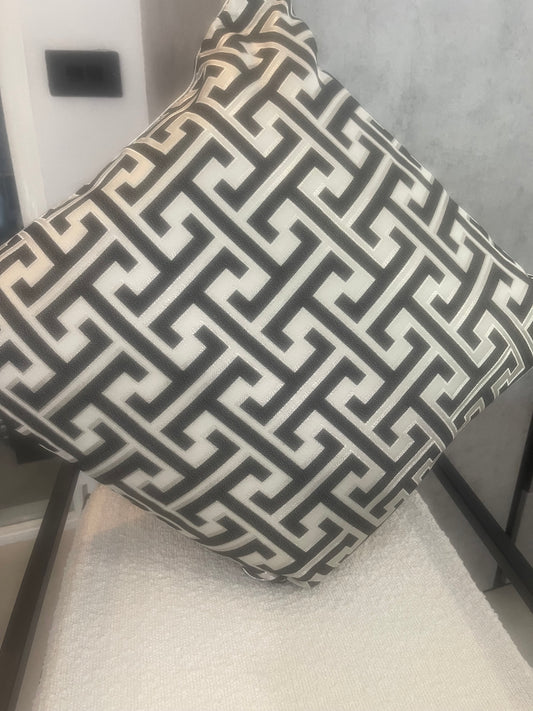 Black silver maze