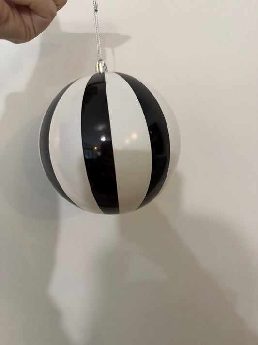 Black & white bauble